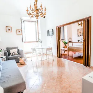 https://house-orti.it-romehotels.com